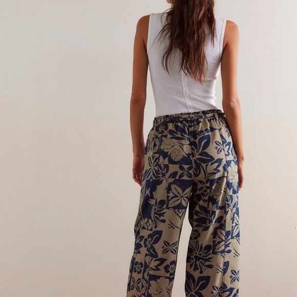 Free People - We The Free Mirage Printed Pull-On Jeans, color: Fleurie - Picture 2 of 10